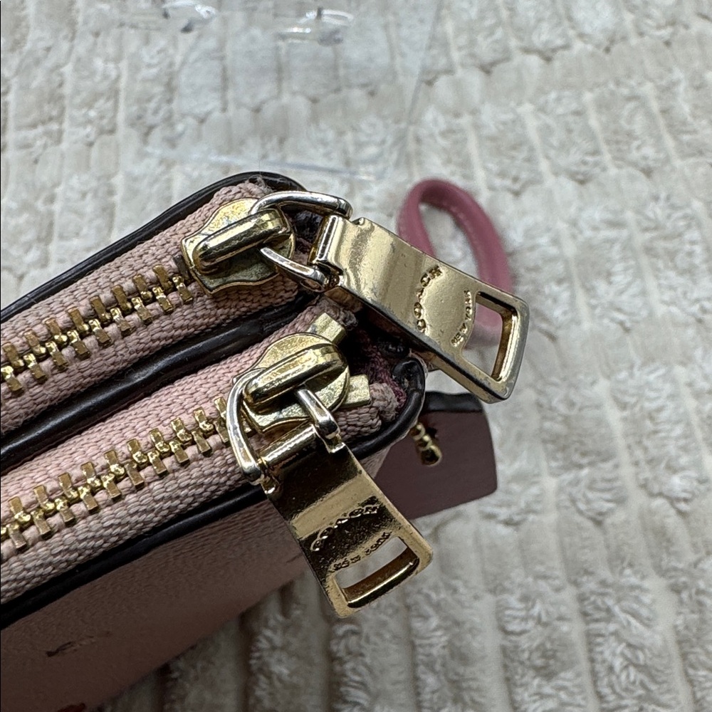 ❌SOLD❌Coach Butterfly Double Zip Wristlet - Picture 7 of 10